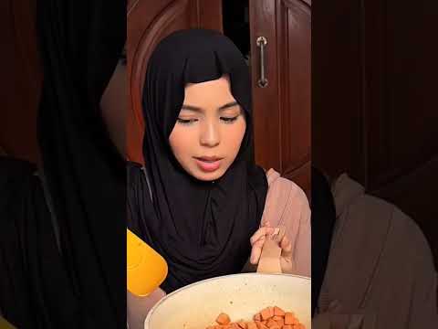 bukan masak bareng ucel, masak ditemenin ucelbentar lagi bisa masak bareng nala!!!!