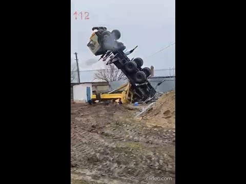 Автокран «Камаз» перевернулся и раздавил крановщика в Краснодарском крае | shorts | ТНВ 18+