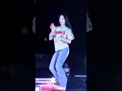 👖🖤 "<strong>청바지</strong> 핏에 치명미 장착;;" 캐치 캐치 - YENA(최예나) 공연 4 🍸✨ 서여진 Seo Yeojin 徐如辰 치어리더 <strong>직캠</strong> fancam