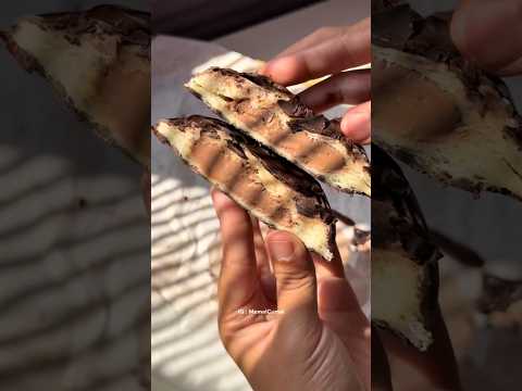 jajanan baru roti isi icecream ini di jual 5ribu kemurahaaan ga ya