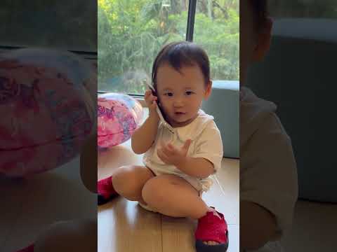 "Dad says I'm a bit filial, but not too much.๐จ๐ป๐ถ๐ป๐#cutebaby #kid #children