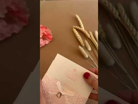 Isabella - Luxe geboortekaartje in sierlijk hoesje met bedel