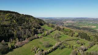 Flug überm Pöhlberg bei Blüte Steinrückenlandschaft mit Rundumblick Erzgebirge Annaberg-Buchholz 4K
