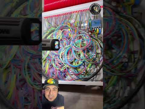 Hizo una obra de arte con el cableado #shortvideo #shorts #short #reels #tools #skills #tips #fun ￼