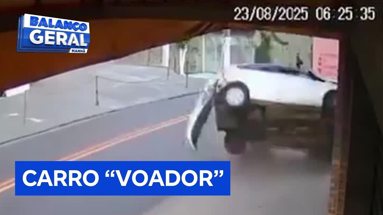 Carro descontrolado colide com árvore e poste em Carapicuíba; veja o vídeo