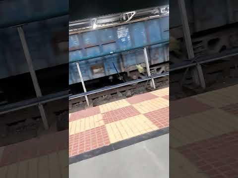 मंजिल पाने की चाहत  #ytshorts #short #train #shayari #Manzil