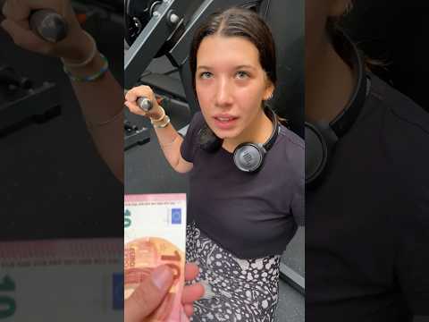 Le di dinero a la chica que lo consiguió