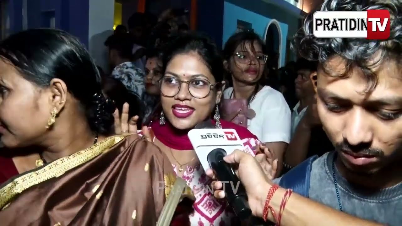 କାରିଗର କୁ ମାନିବାକୁ ପଡ଼ିବ, କାମ୍ବୋଡିଆ ବିଷ୍ଣୁ ମନ୍ଦିର ବଢ଼ିଆ ଲାଗୁଛି। Old station bazar Puja, Bhubaneswar.