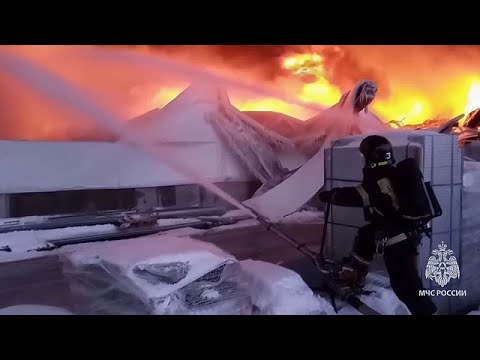 Ρωσία: Τεράστια πυρκαγιά σε εργοστάσιο στην Αγία Πετρούπολη