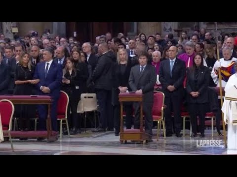 Javier Milei da Papa Francesco: la protesta fuori da San Pietro