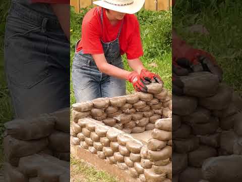 Building a cute cement dog house 🐶✨🏠 #diyhack #petlovers #doglife