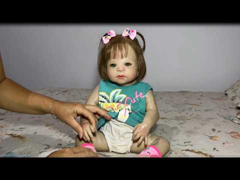 BEBÊ REBORN LAURINHA FEZ XIXI NO CHÃO #bebereborn   #baby