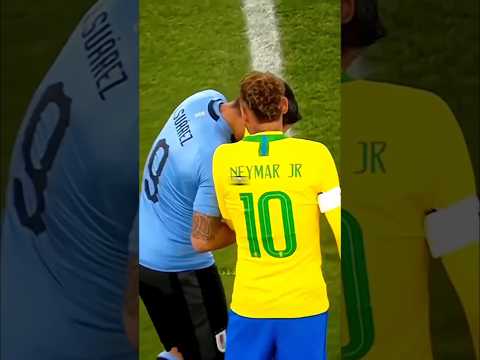 Cuando Neymar intent贸 regatear a Cavani 馃槫