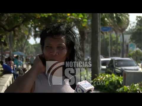 Residentes en barrios de Santo Domingo buscan alternativas ante la ola de calor que afecta al país