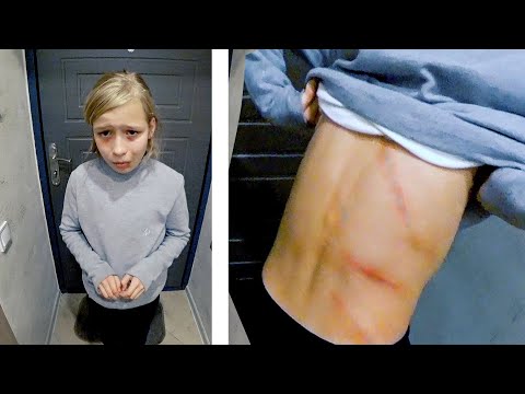 Мать ИЗБИЛА сына. Сестра и мать ИЗДЕВАЮТСЯ над БРАТОМ а4 со школы. а он ведь фанат влад а4