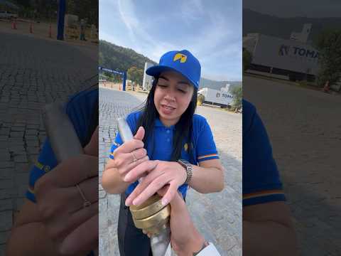 A FRENTISTA USOU MANGUEIRA DO BOMBEIRO