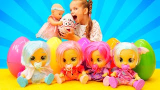 What is inside the toy surprise eggs? Baby dolls came to visit their friends and play with new toys.