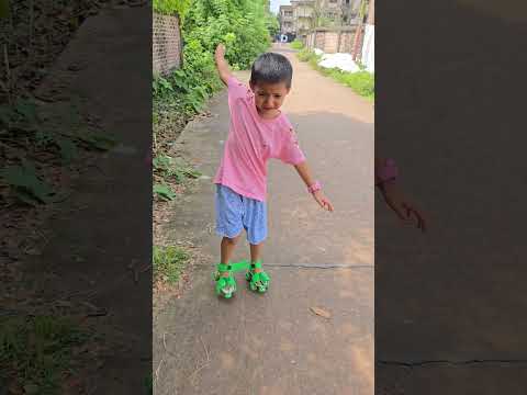 স্কেটিং শিখতে গিয়ে পড়ে গিয়ে কান্না #shorts #shortvideo #sktingvideo