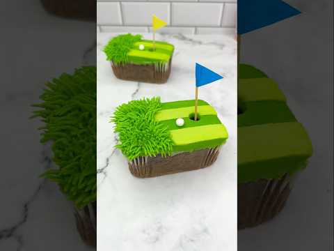 Golf cakes ⛳️ for @wilton #minicake #golfcake #cakedecorating #cakedbyrach #cutecake #wiltoncakes