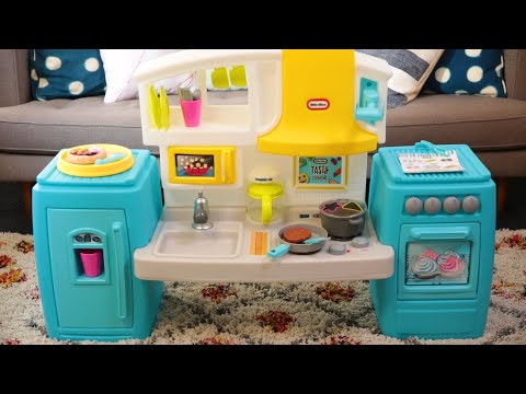 Get Cooking with the Little Tikes Bake 'n Share Kitchen