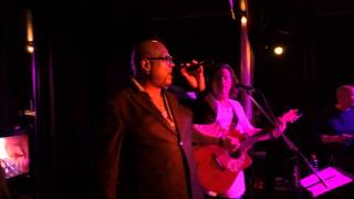 Butch Williams sing Gnarls Barkleys Crazy bei Ulle&Töle in der Trompete Berlin 12 2 14