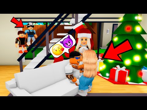 Espionei CASAIS APAIXONADOS como um BEBÊ...Brookhaven RP Roblox