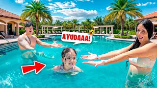 ¡PRIMERA VEZ enseñándole a nadar a mi HIJA ISABELLA! 😱💦