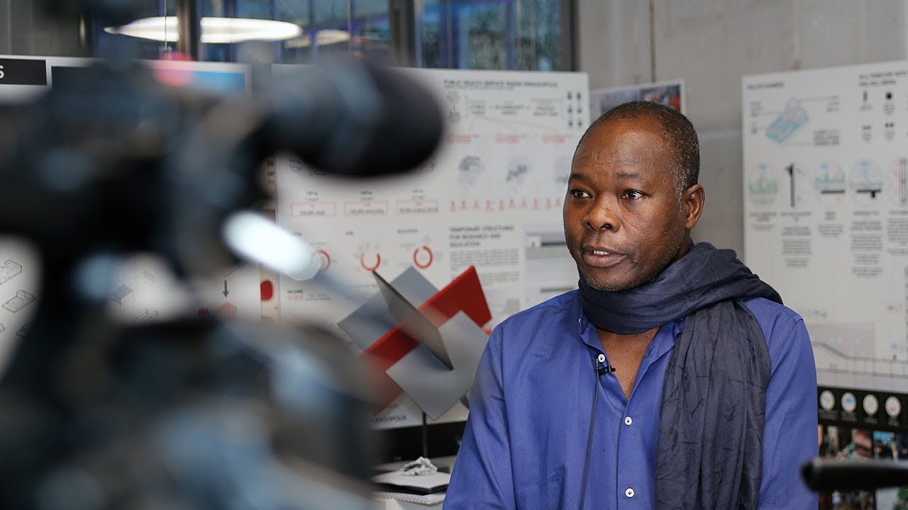 « Deux jeunes professionnels courageux » – Diébédo Francis Kéré