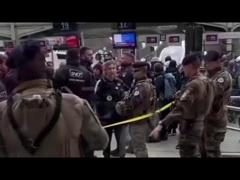 Accoltellamenti alla stazione Gare de Lyon: i militari presidiano il luogo dell'attentato