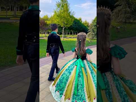 Frozen💚#disneyprincess #frozen #anna #elsa #cosplay #disneycosplay #annaandelsa #princessdress