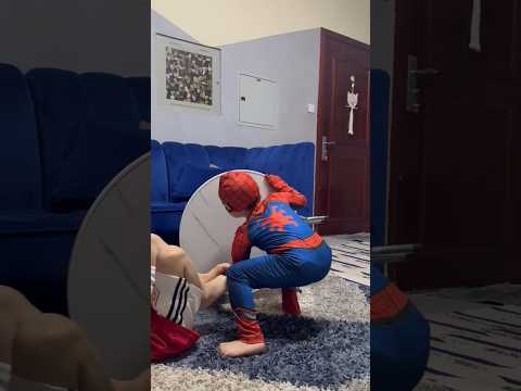 سبايدرمان يلبي النداء ويساعد ماما وكريم /@Kidskoki #سبايدرمان #كيدز #شفا #خلودة #العاب_اطفال