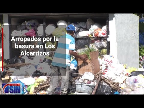 Arropados por la basura en Los Alcarrizos