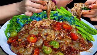 EATING SPICY THAI FOOD||SPICY RICE NOODLES WITH SHRIMP SALAD