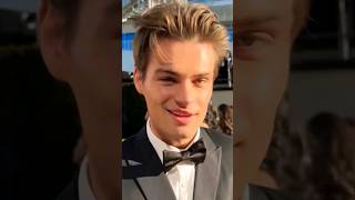 He looks like Leonardo DiCaprio 😚 #noahlalonde