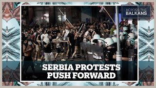 Police crackdown on protesters in Serbia