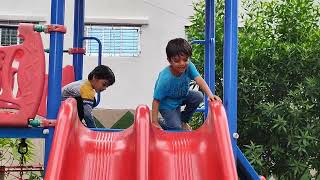 Bhai ke sath garden mein masti