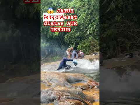 BERBAHAYA ‼️ Melintasi sungai deras dan curam #shortvideo #horrorstories #tragedi #kecelakaan