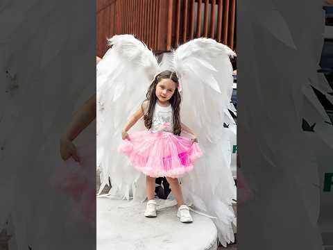 La niña Ángel más pequeña y tierna 📸😍👧🏻
