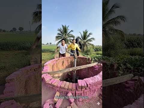 กอริลลาช่วยชายจากบ่อน้ำ