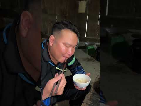 Muốn cưới gái bản Tây Bắc phải biết ăn cơm trắng chan nước nha
