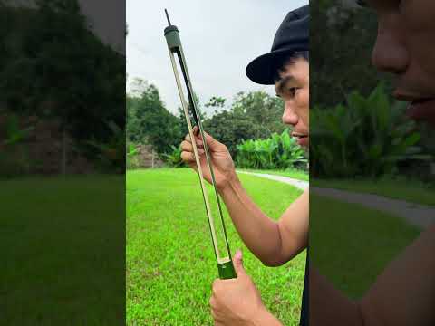 A super game of shooting through Coca-Cola with chopsticks that is captivating and engaging.