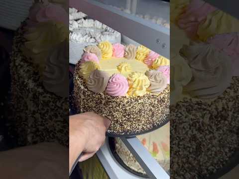 Partiendo pastel napolitano 🍰 #pasteles #parati #viral