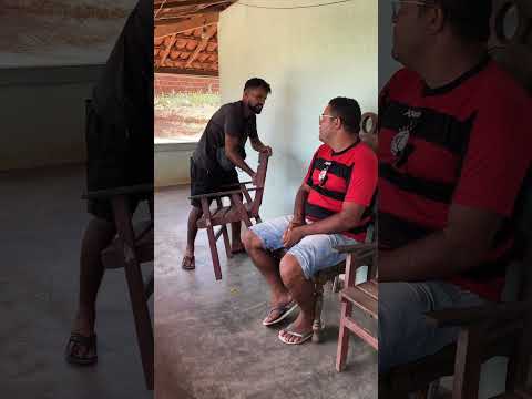 O dia do pagamento da cadeira e a mesa