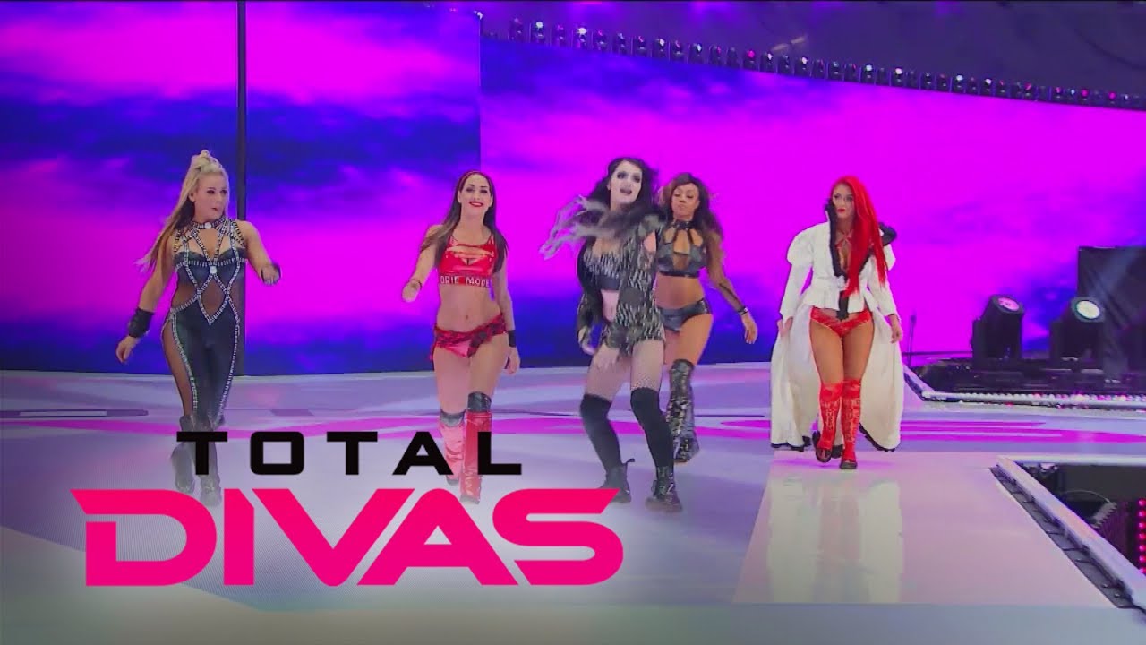 Total Divas Anonso santrauka