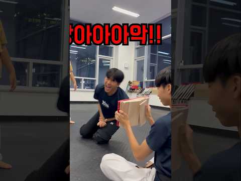 선배님 격파장에 나무를 숨겨보았습니다 #shots #Taekwondo