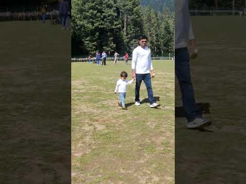 U to akela bhi aksar gir k sambhal sakta hu mai #cutebaby #kashmir #pahalgam #valley #indianarmy
