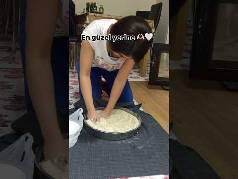 Bir zamanlar sol elimle hamur yoğururdum… şimdi sadece umutla izliyorum 🥺🤲🏻 #ezgininyasami