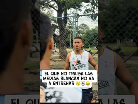 El que no traiga las medias blancas no va a entrenar 😢⚽️😂 #viralshort #futbol #humor #soccer