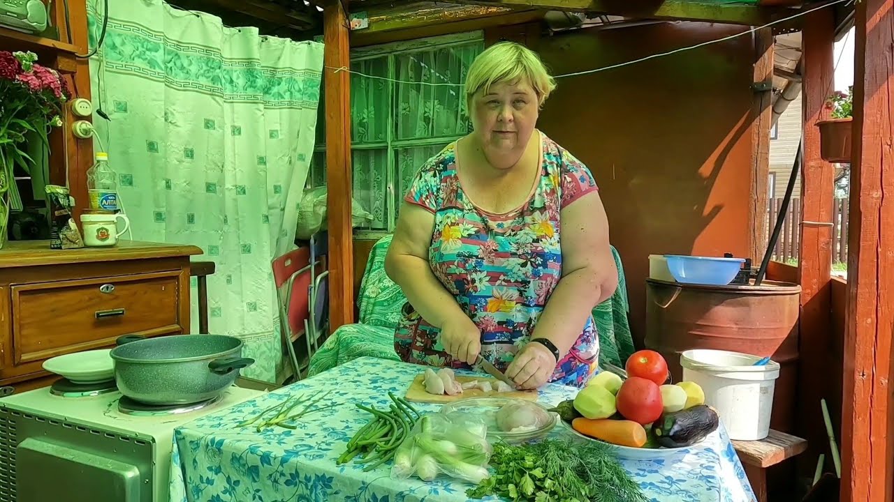 Готовлю овощное рагу и домашнюю лапшу