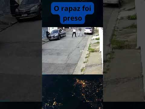 tomou a arma dos criminosos e os deteve até as chegada da polícia